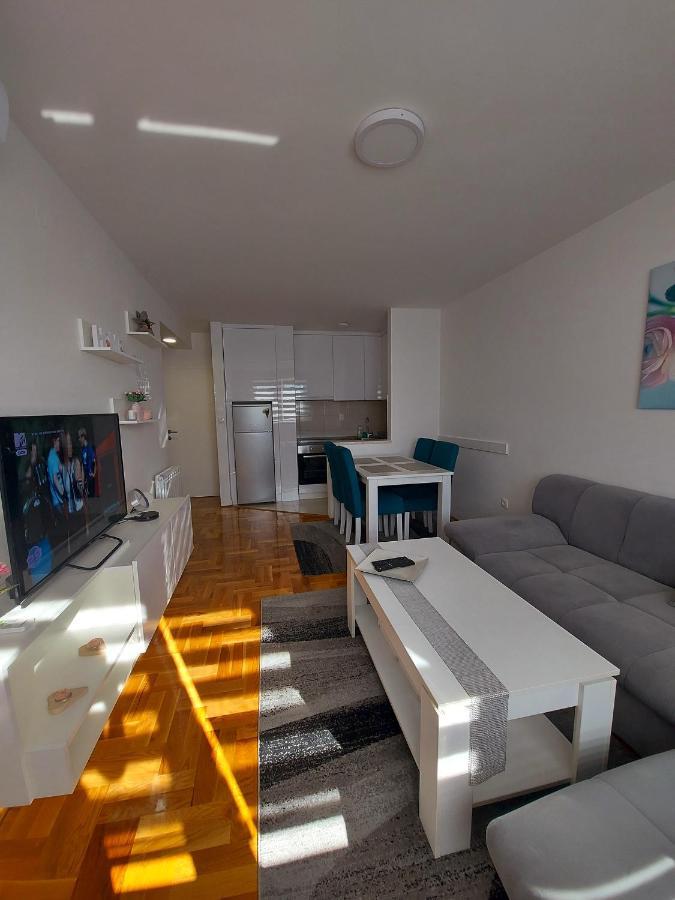 Apartman Victoria Lukavica Exterior foto